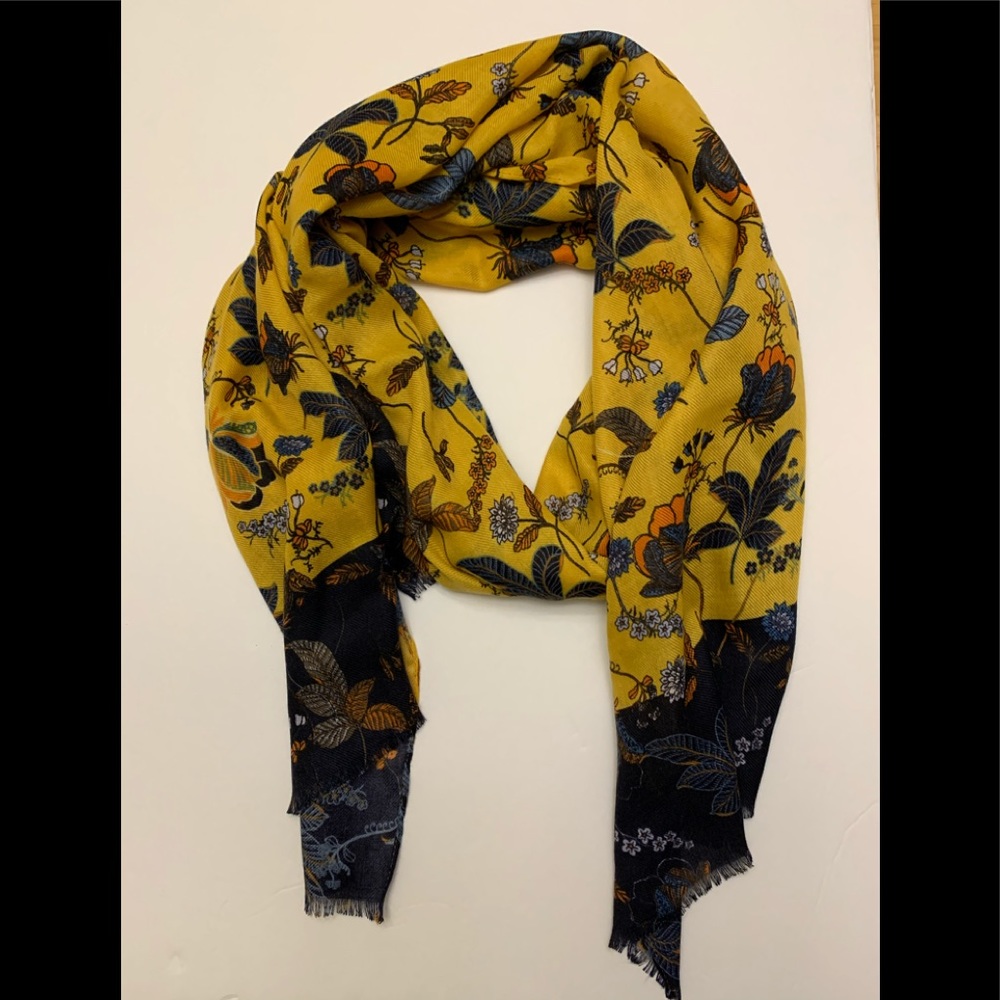✳️ NWT Beautiful Gold & Navy LOFT Fashion Scarf